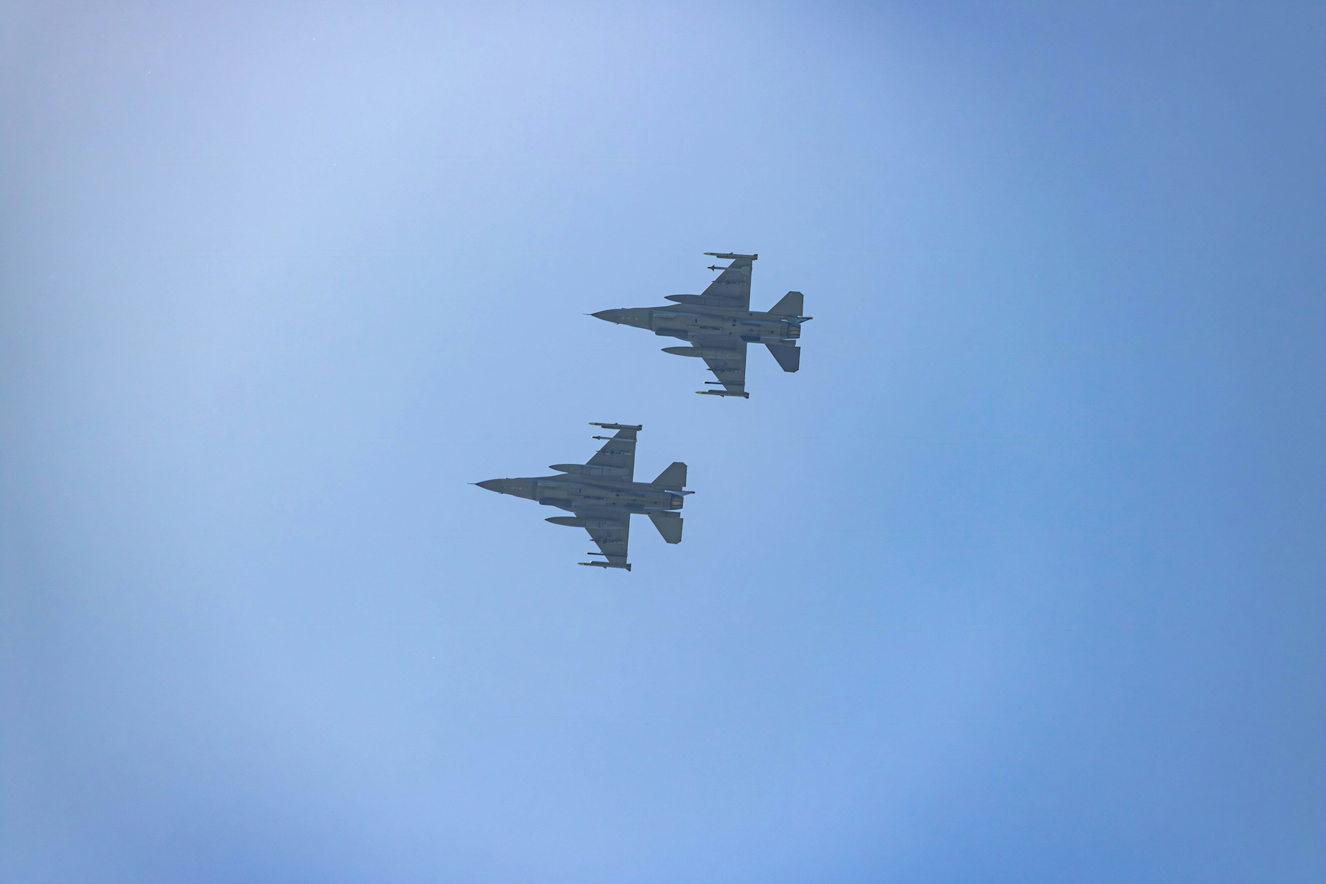 An image of two fighter jets in the sky.