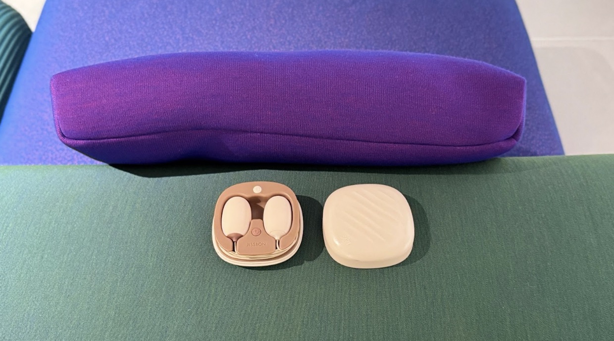 An image of a package with headphpones.