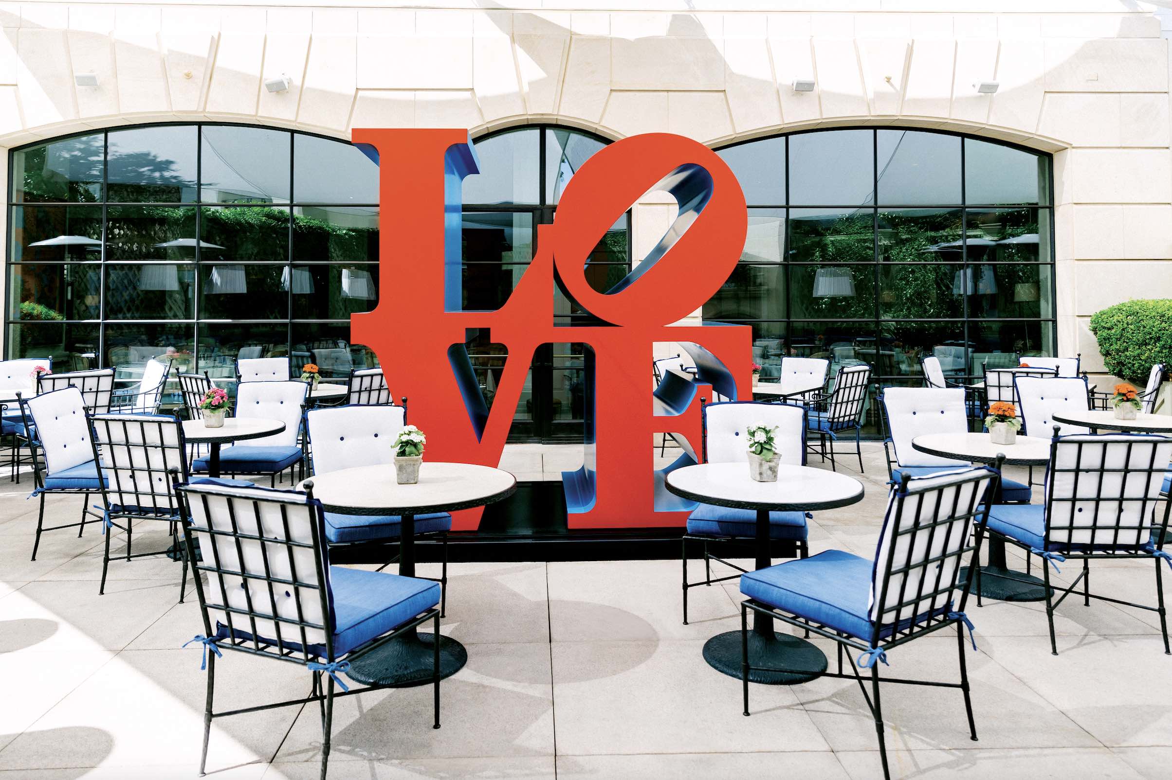 An image of the outdoor seating at the Peninsula Beverly Hills signature restaurant The Belvedere.