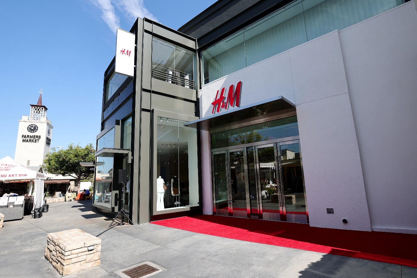 An image of the new H&M store at the Farmers Markt.