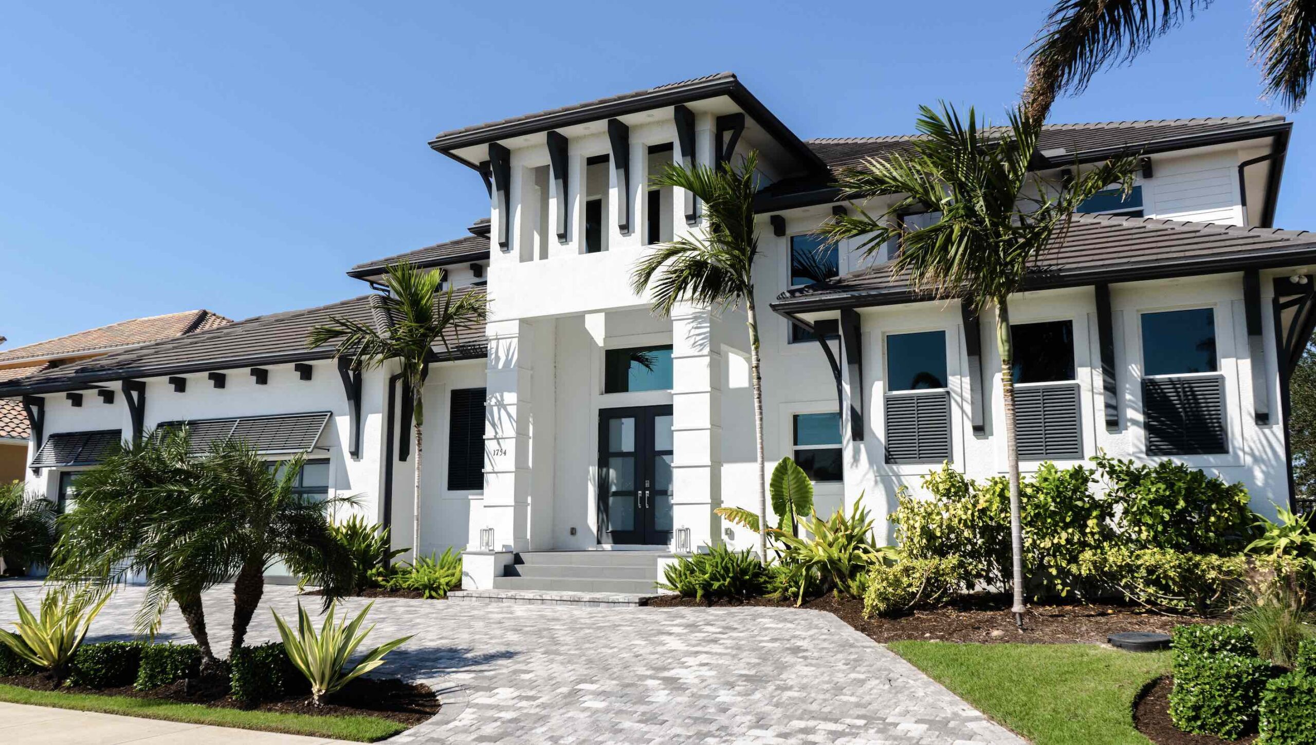 An image of a beautiful mansion.