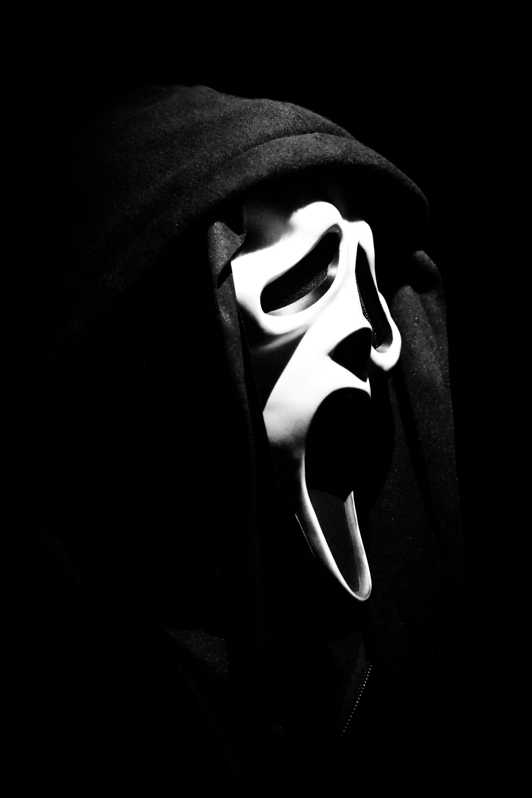 An image of the Ghostface mask from Scream.