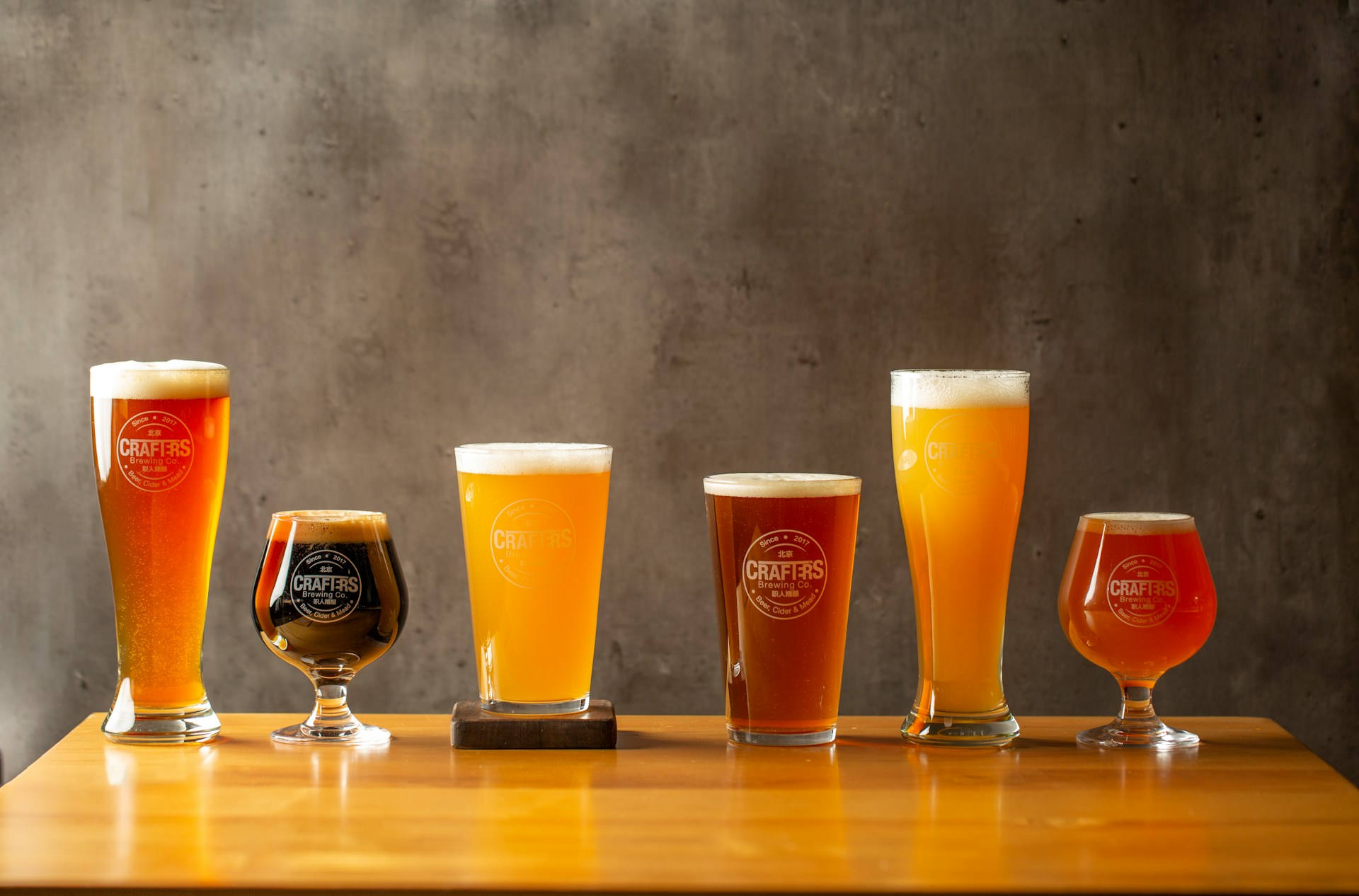 An image of 6 different glasses of beers.