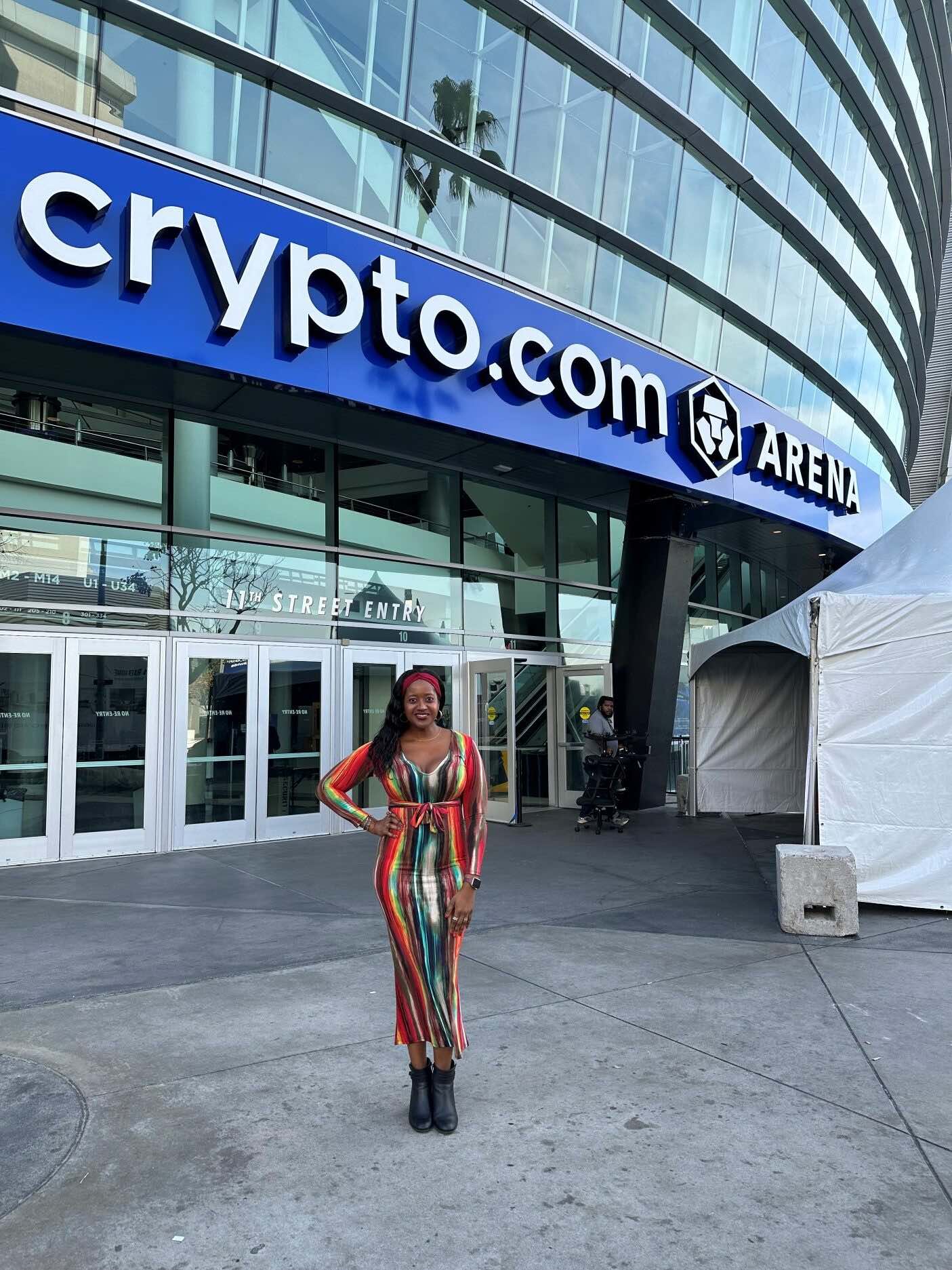An image of lifestyle blogger Ariel Johns outside of Crypto.com Arena.