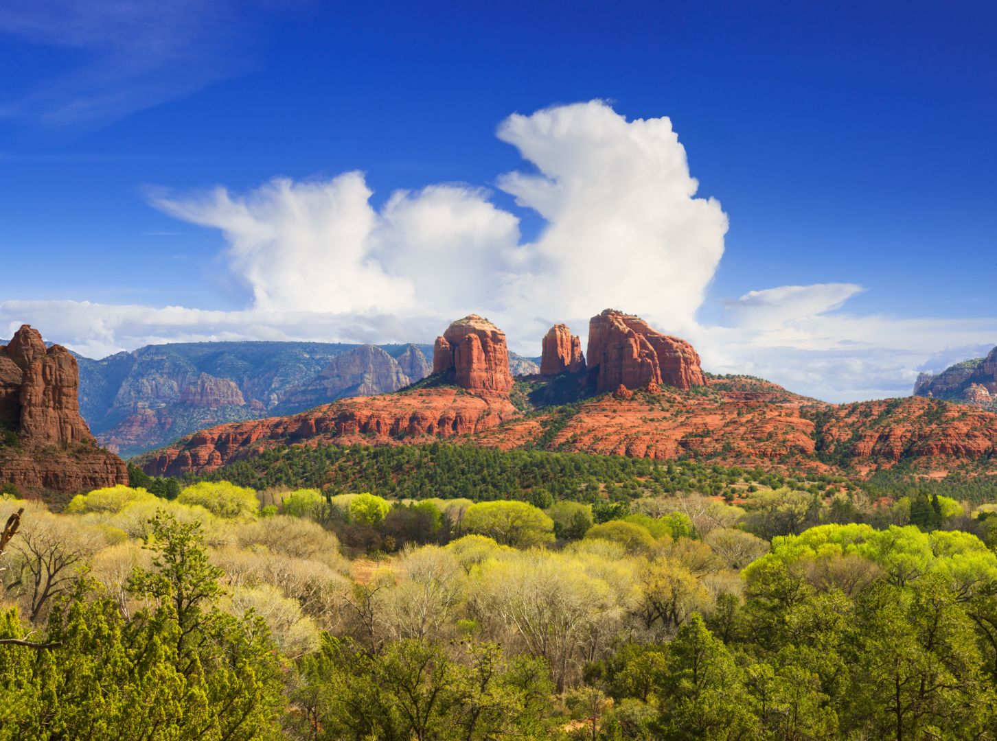 An image of the Sedona Red Rock Cliffs.