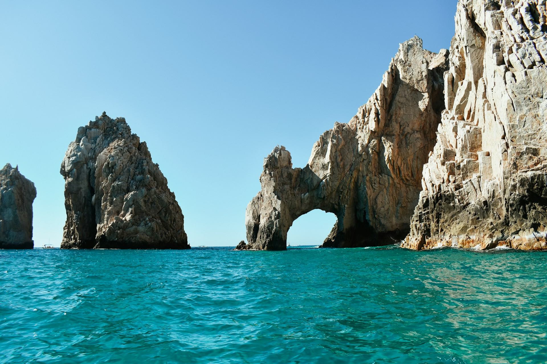 An image of the rocks in Cabo San Lucas.
