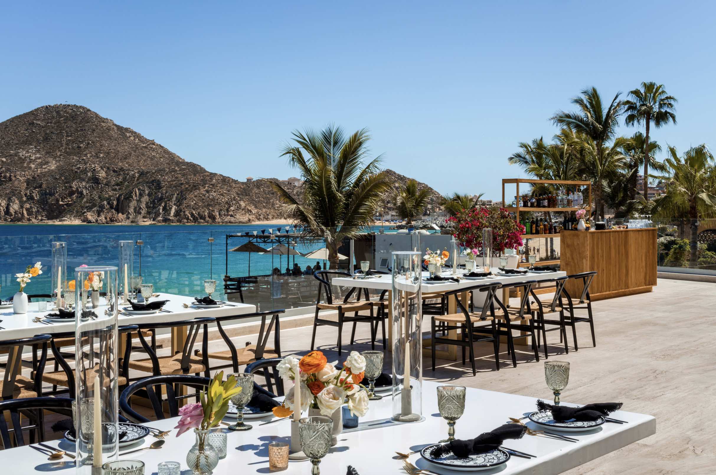 An image of outdoor dining at Corazón Cabo Resort & Spa.