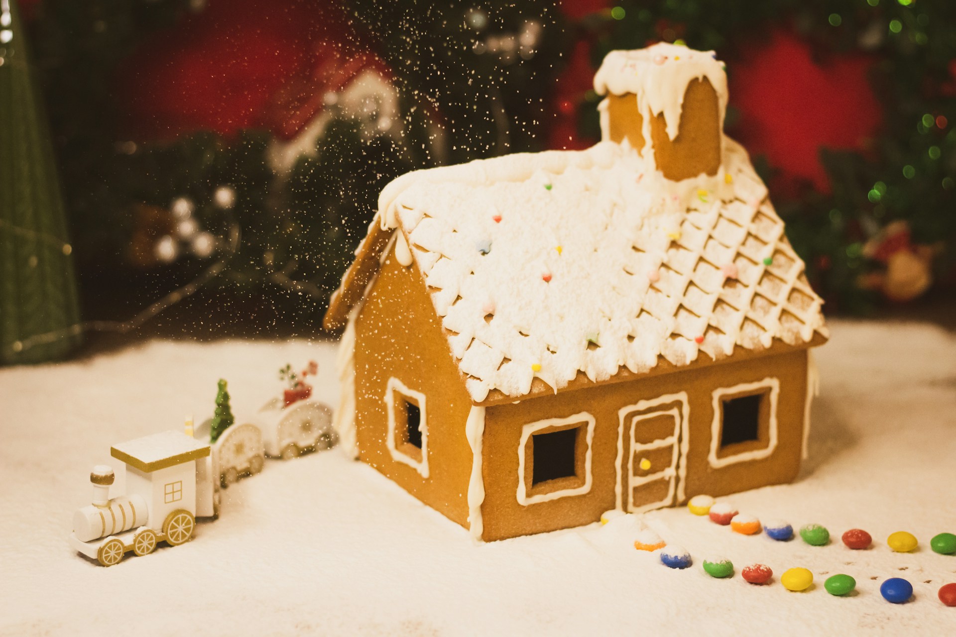 An image of a gingerbread house.