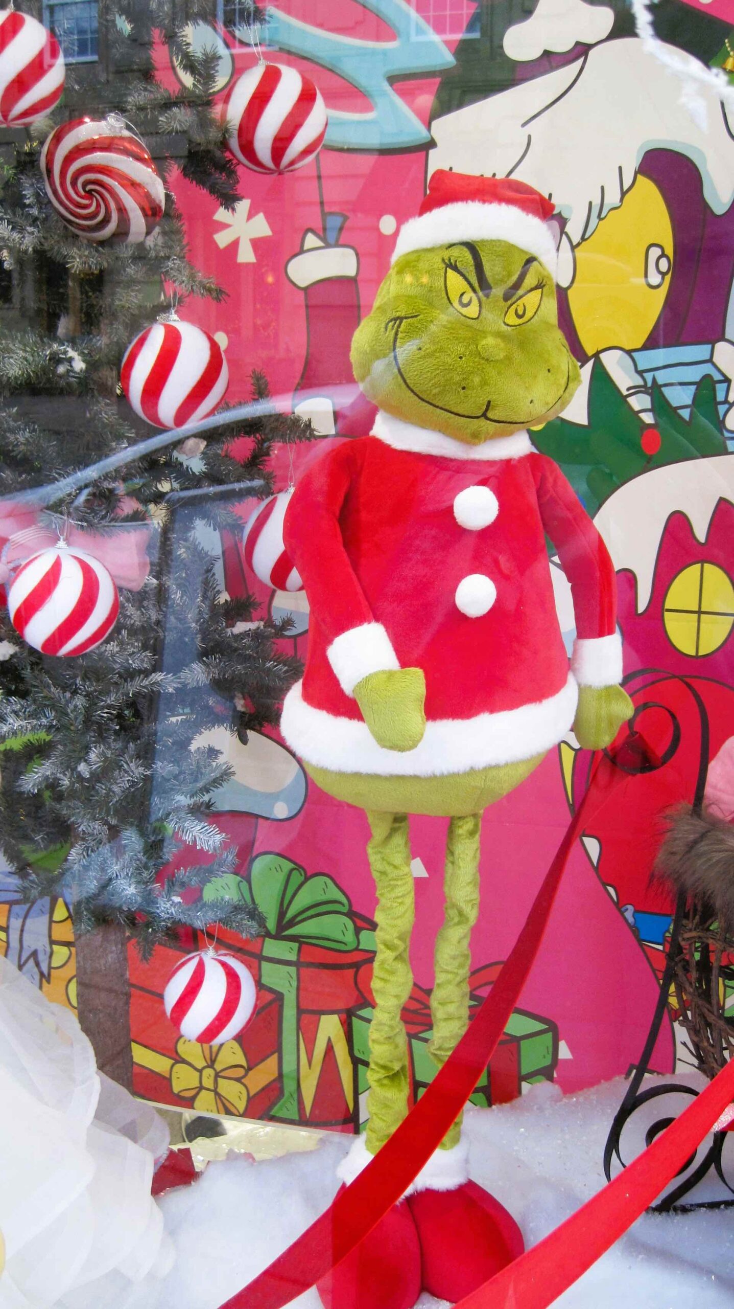 An image of A Grinch puppet.