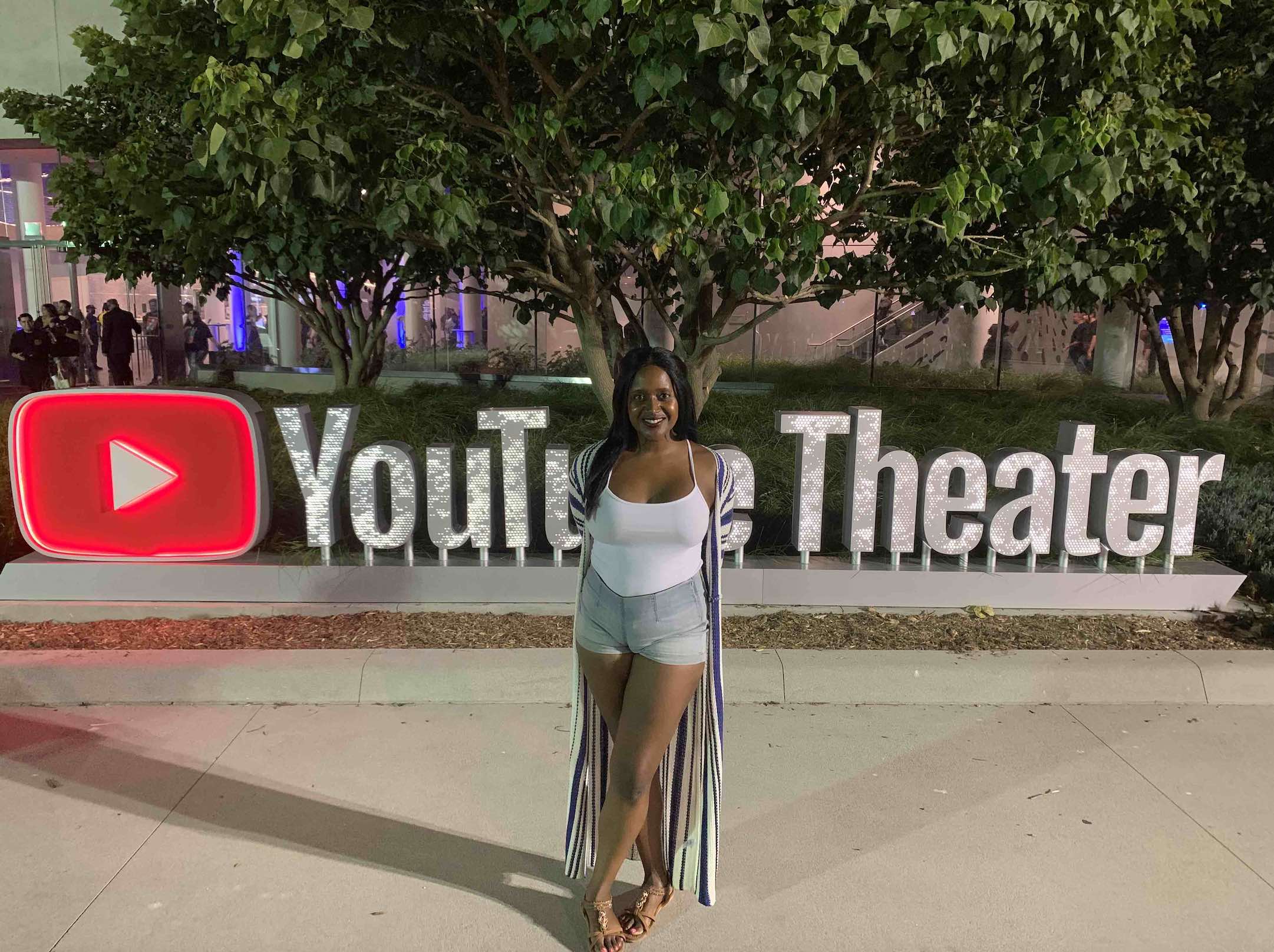 An image of lifestyle blogger Ariel at the YouTube Theater.