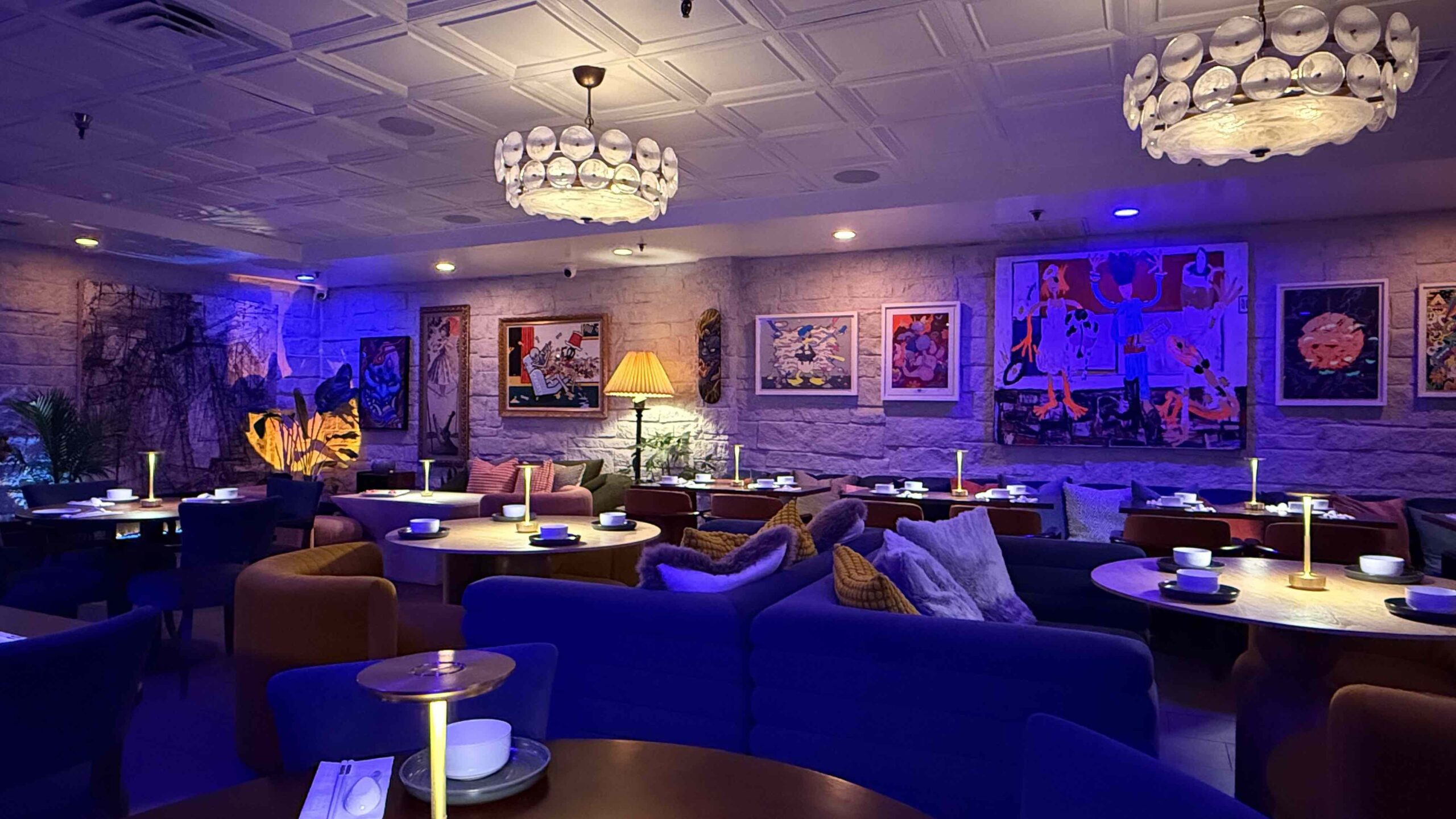 An image of the interior of Hengry.