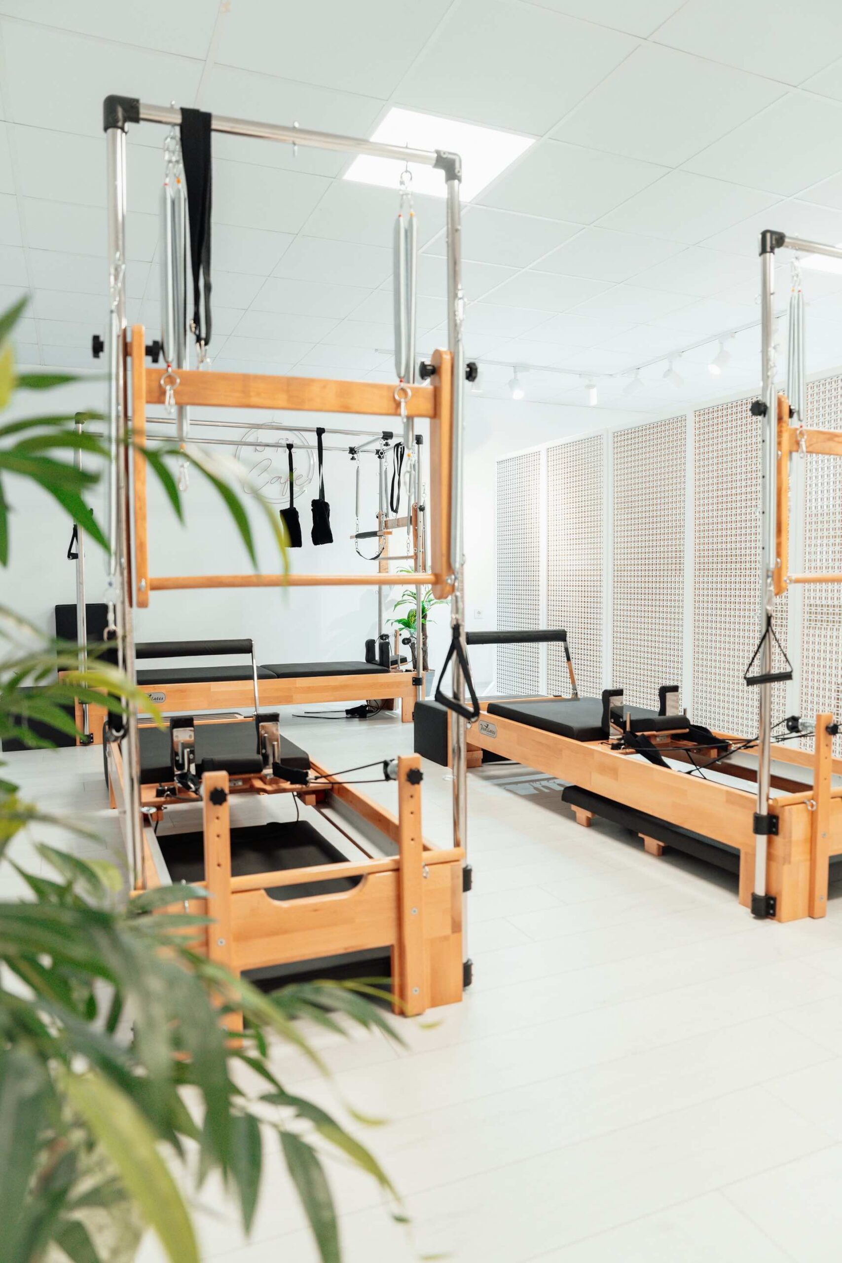 An image of a Pilates machine.