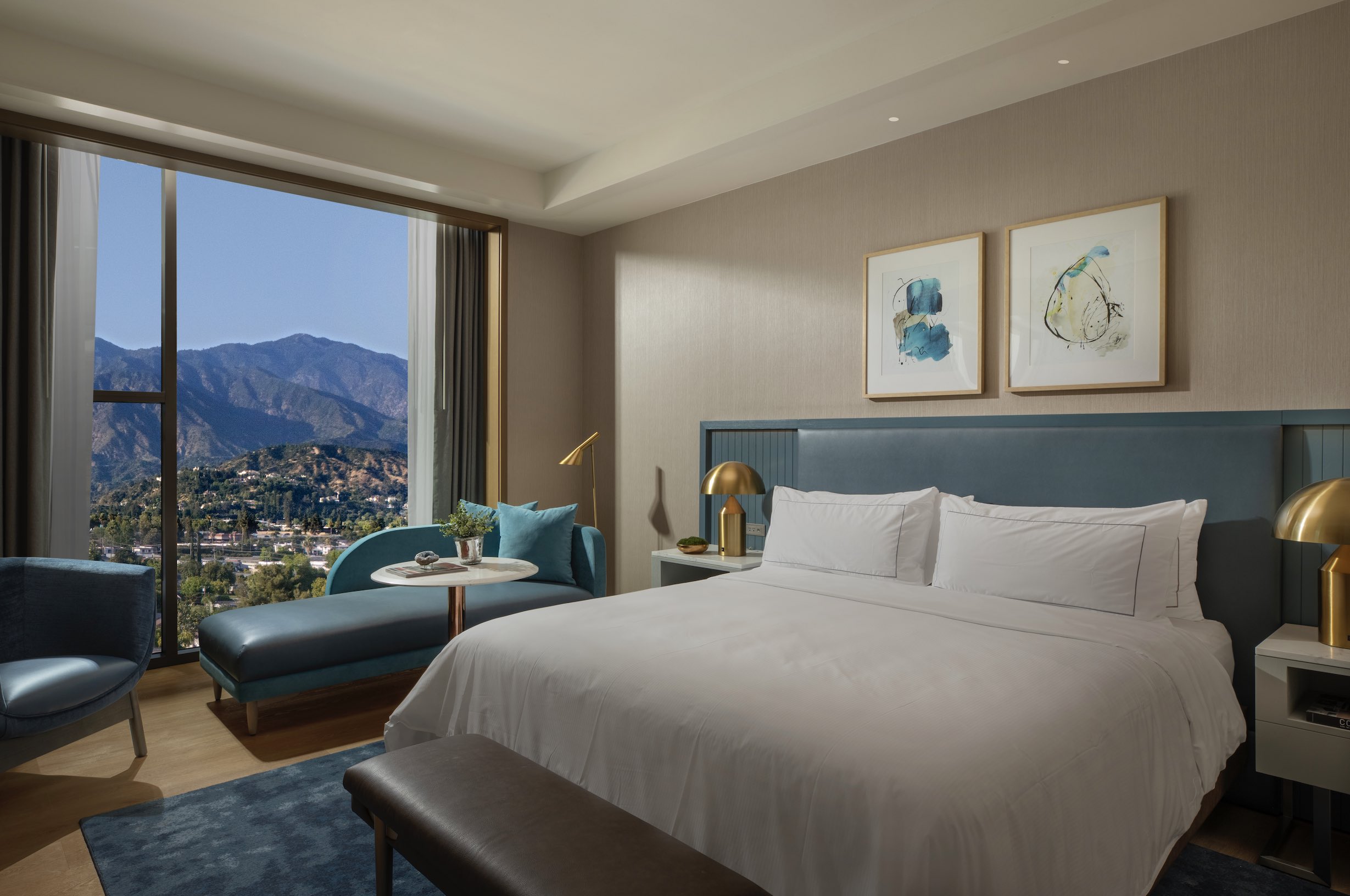 An image of a guest room at the Hilton Arcadia.