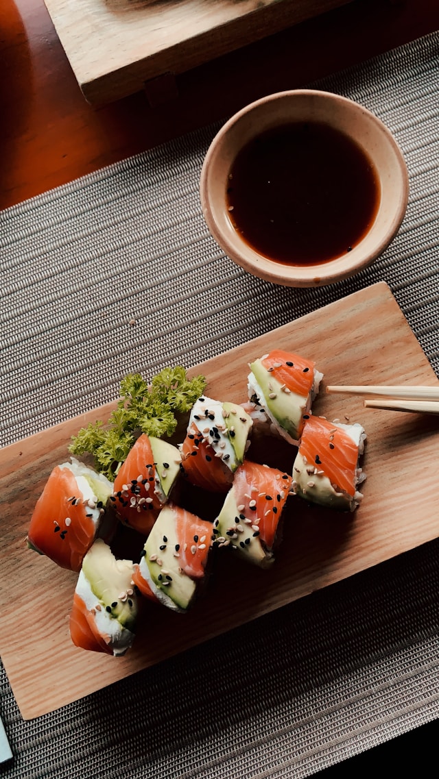 An image of a plate of sushi.