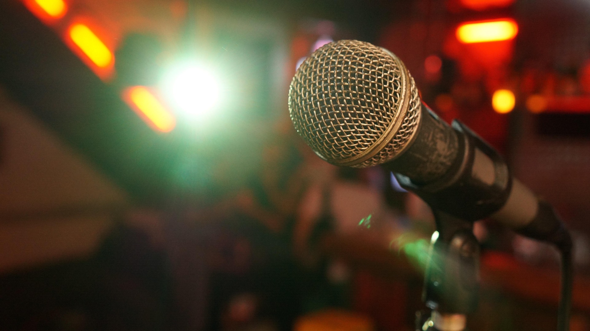 An image of a microphone,