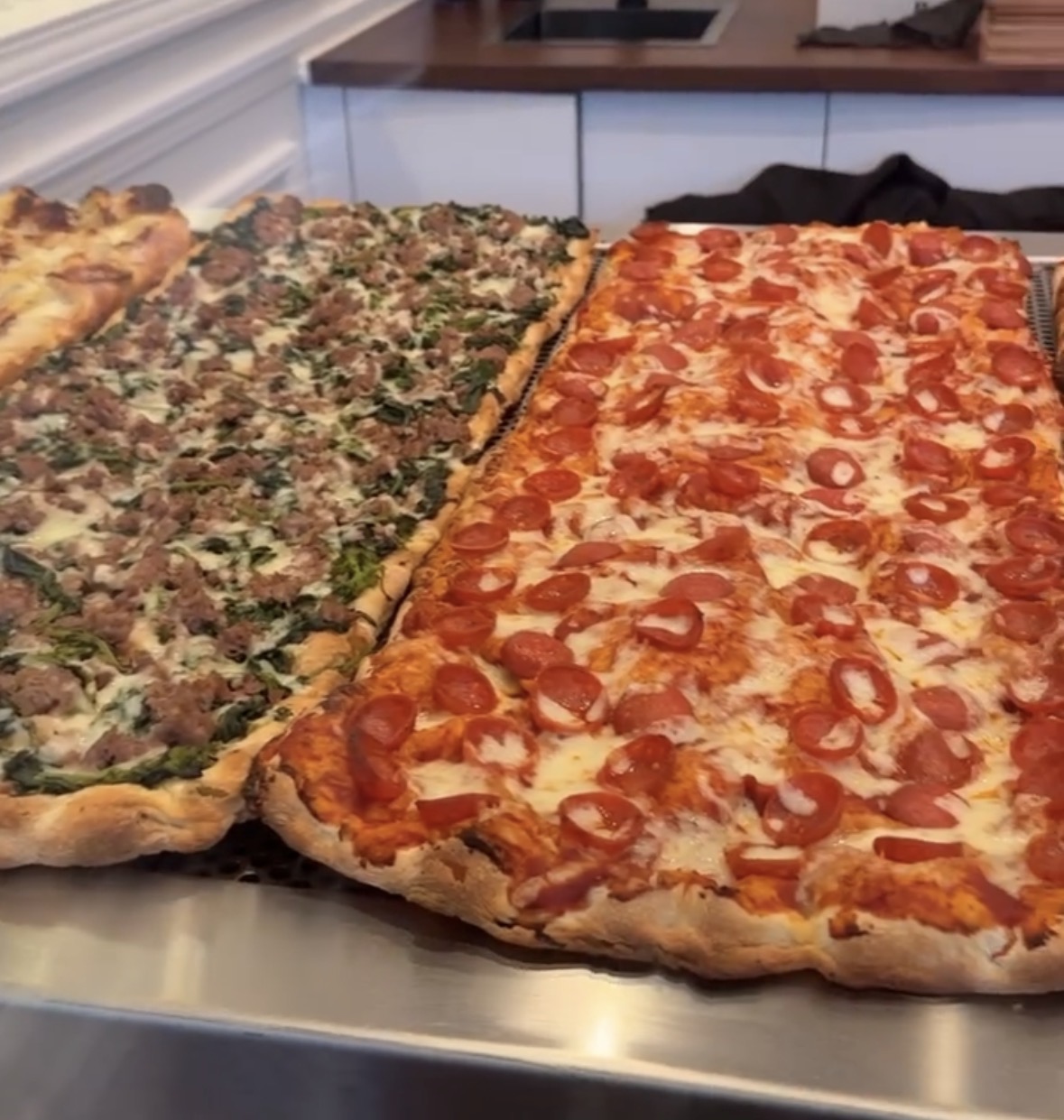 An image of the pizza from Romanaccia.