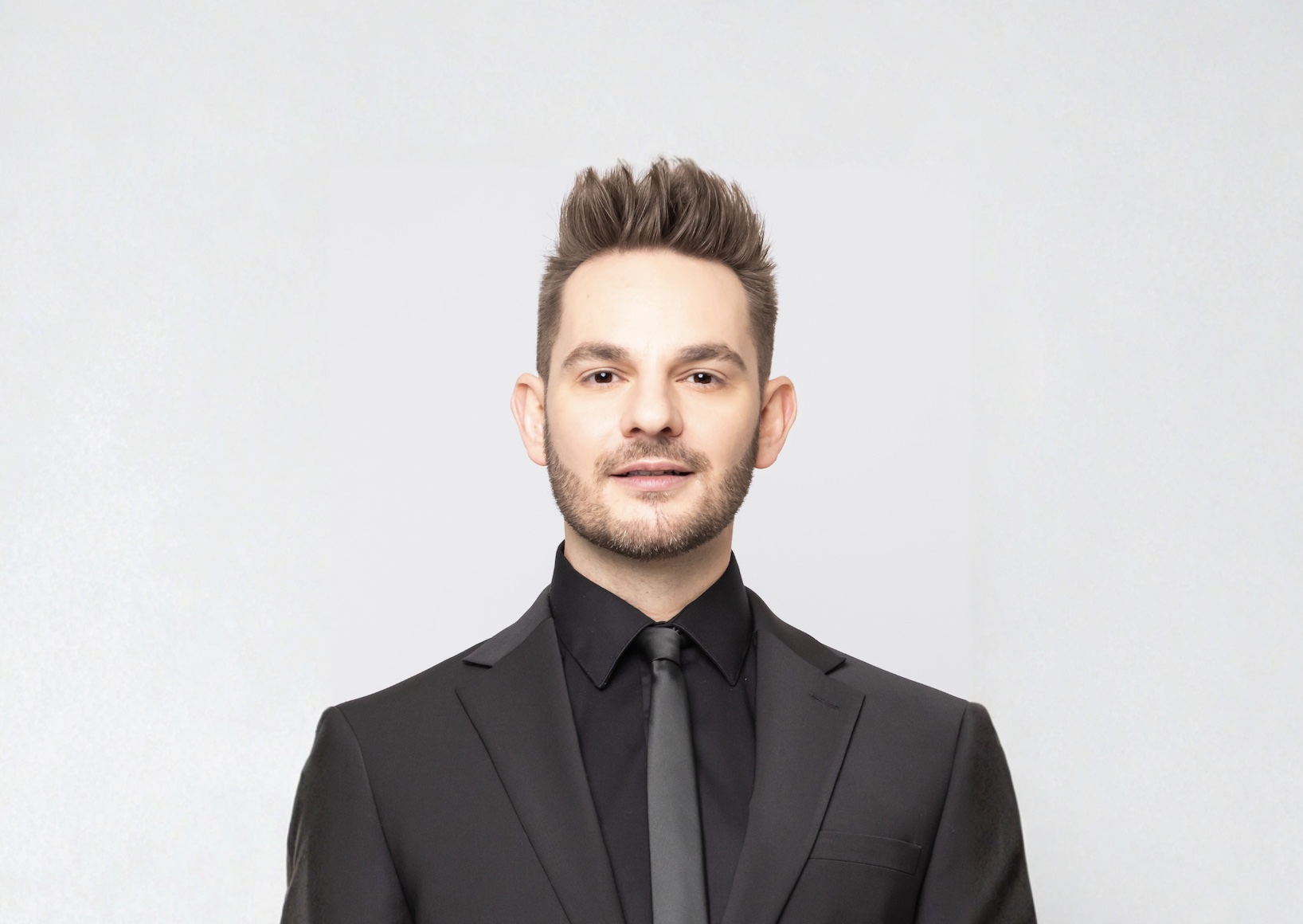 An image of globally recognized pop culture astrologer, Kyle Thomas.
