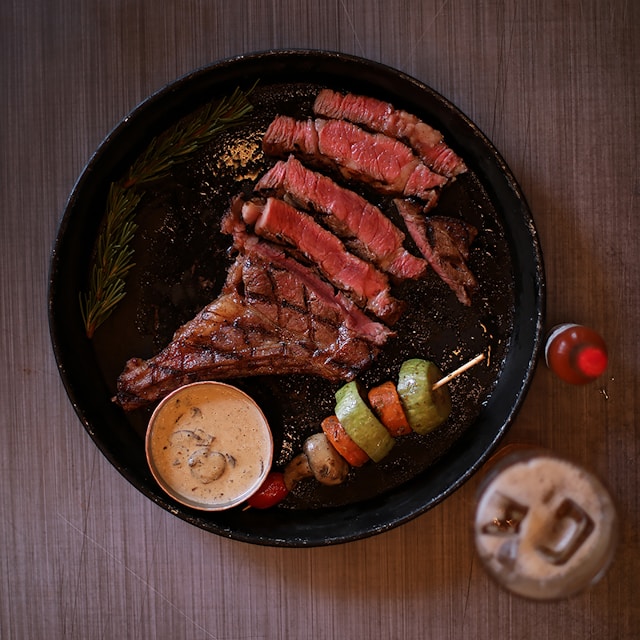 AN image of a plate with a steak.
