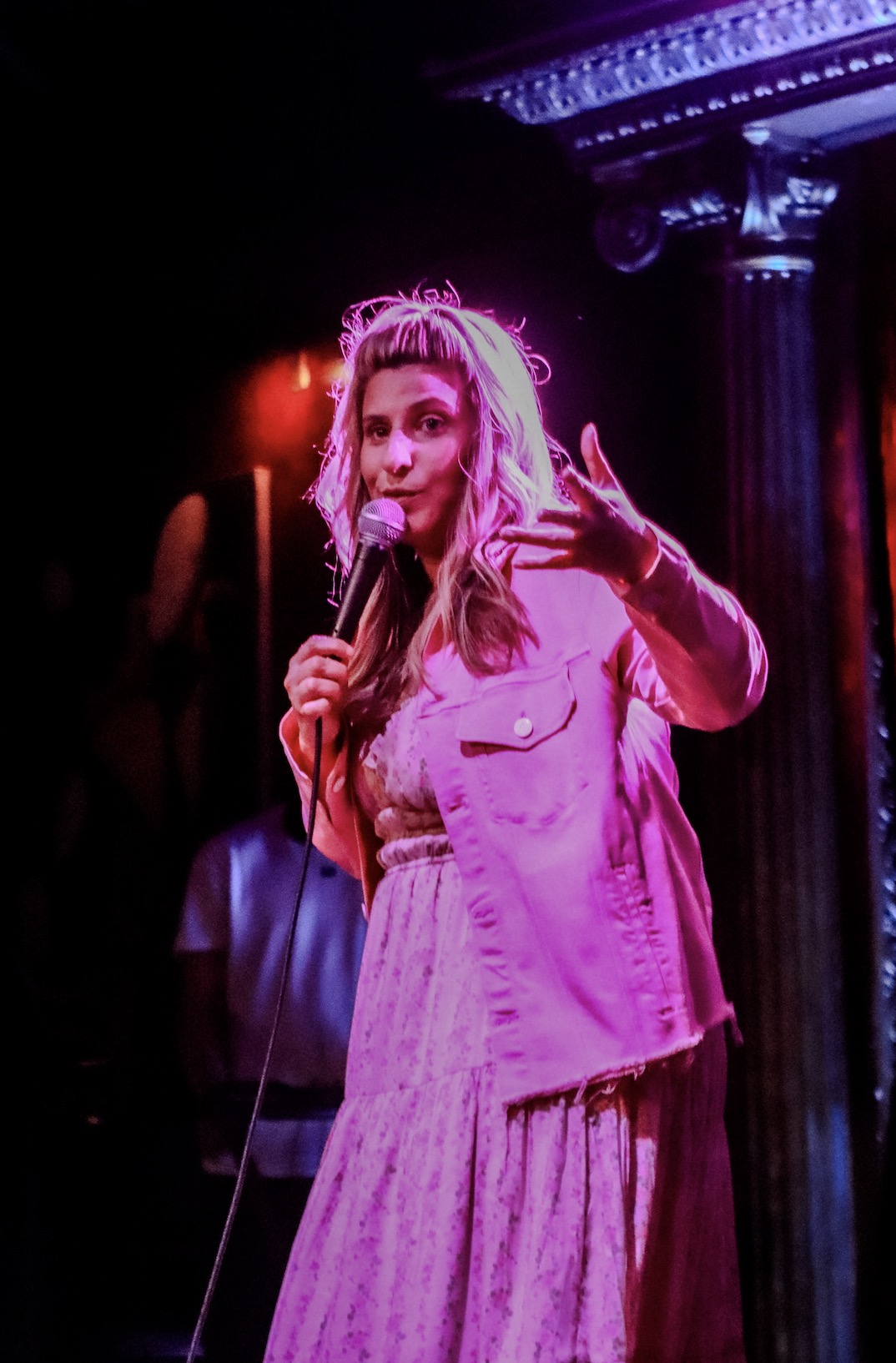 An image of Comedian Chanel Omari on stage at The Cutting Room in New York City for her live comedy special over Memorial Day Weekend