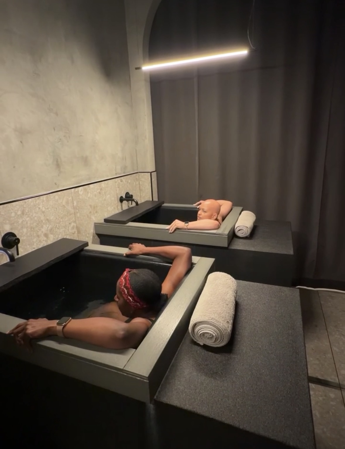 An image of lifestyle blogger Ariel Johns and another woman doing a 6-minute cold plunge.