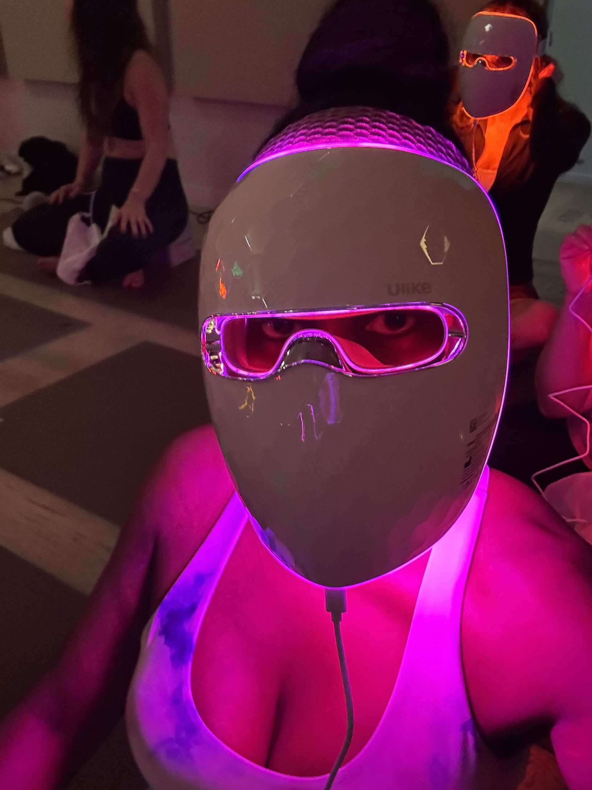 An image of lifestyle blogger Ariel Johns wearing a red light mask.