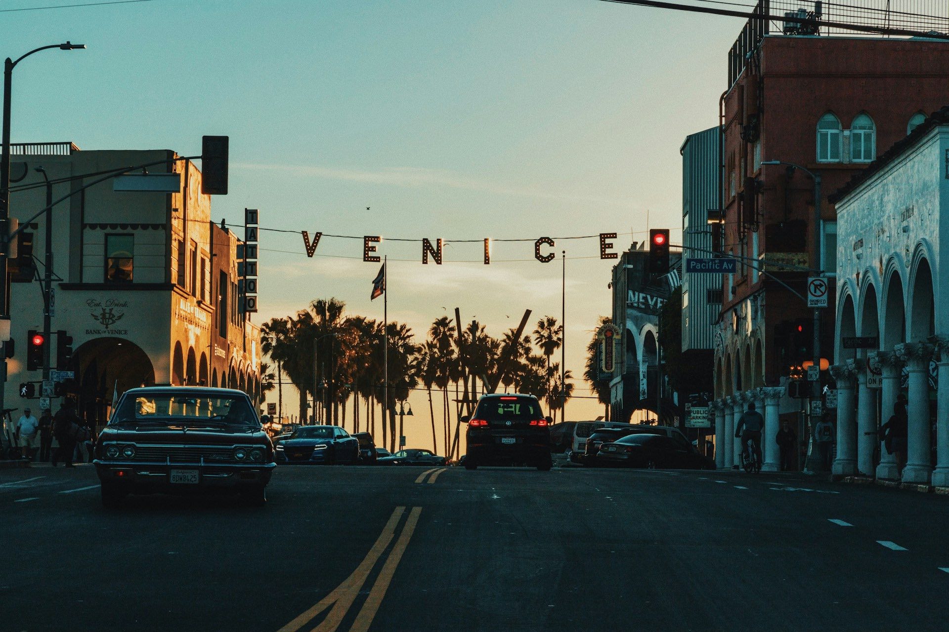 An image of the famous Venice CA sign.