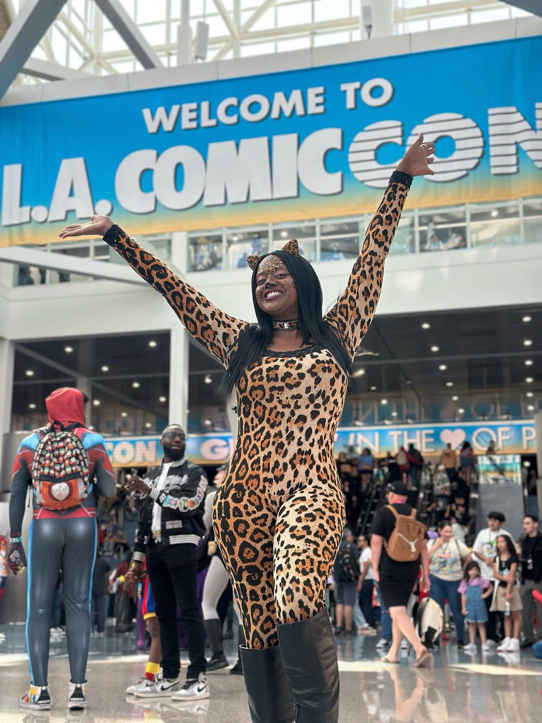 An image of lifestyle blogger Ariel Johns at L.A. Comic Con.
