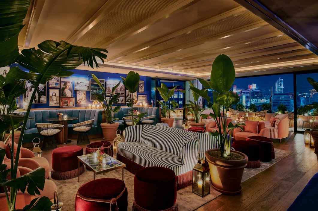 An image of the patio at Bar Lis as Hollywood Grande Hotel.