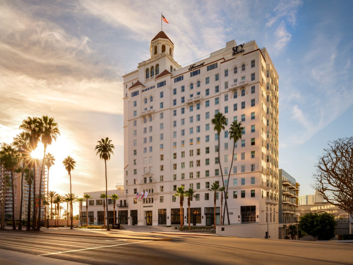 An image of the exterior of Fairmont Breakers Long Beach
