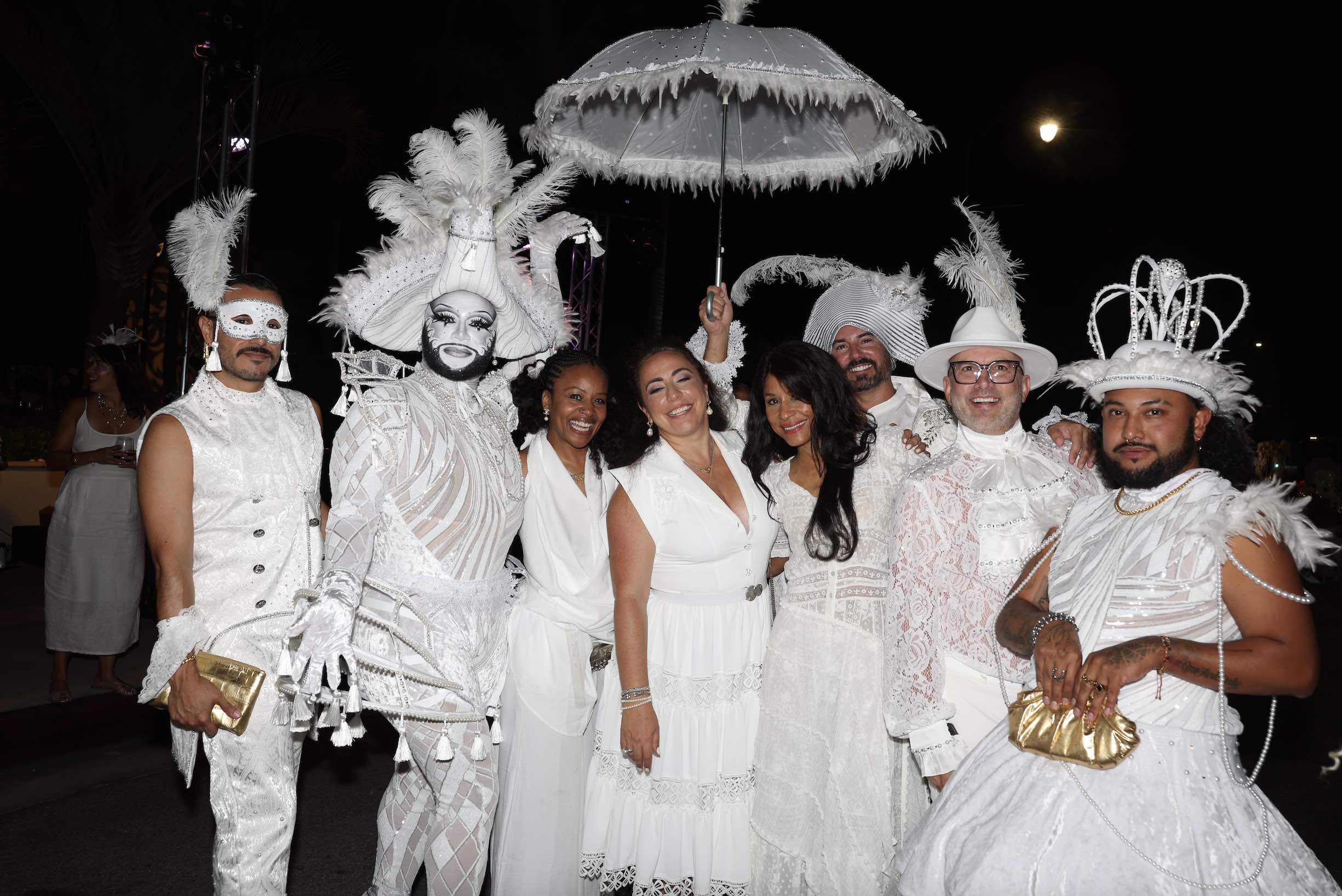 An image of a group of guests at Diner en Blanc 2026 Los Angeles