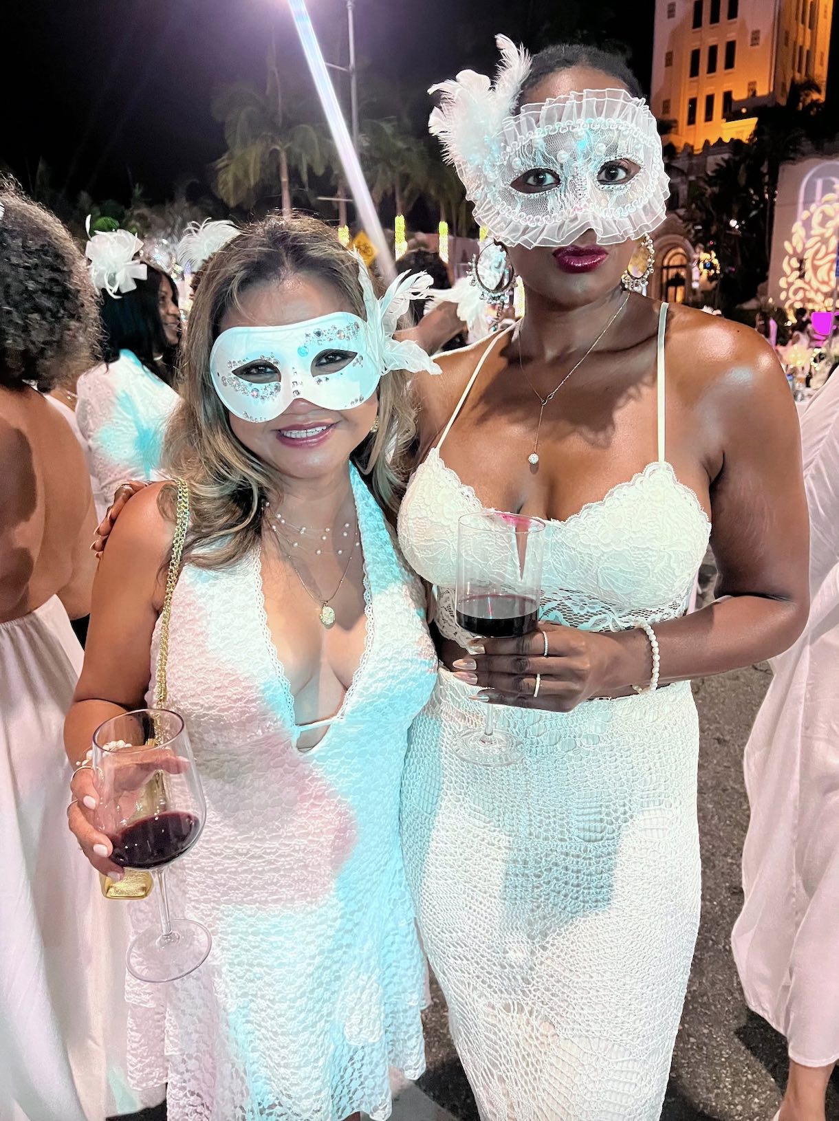 An image of lifestyle blogger Ariel Johns at Diner en Blanc 2026 Los Angeles.