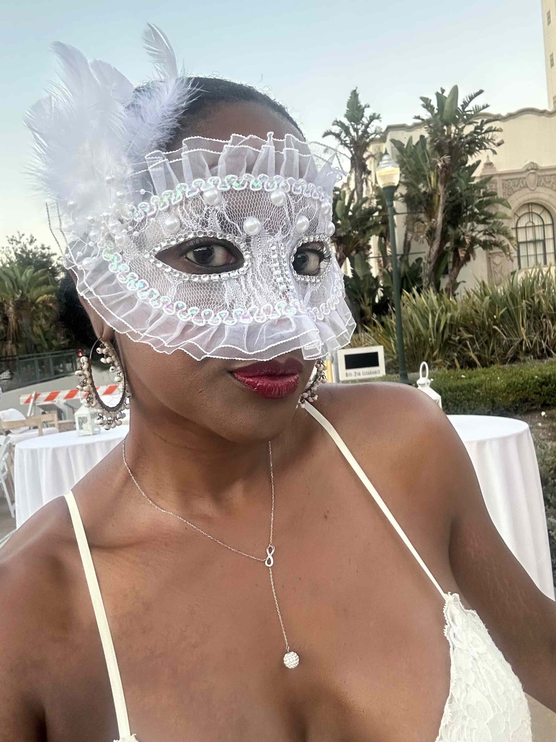 An image of lifestyle blogger Ariel Johns at Diner en Blanc 2026 Los Angeles