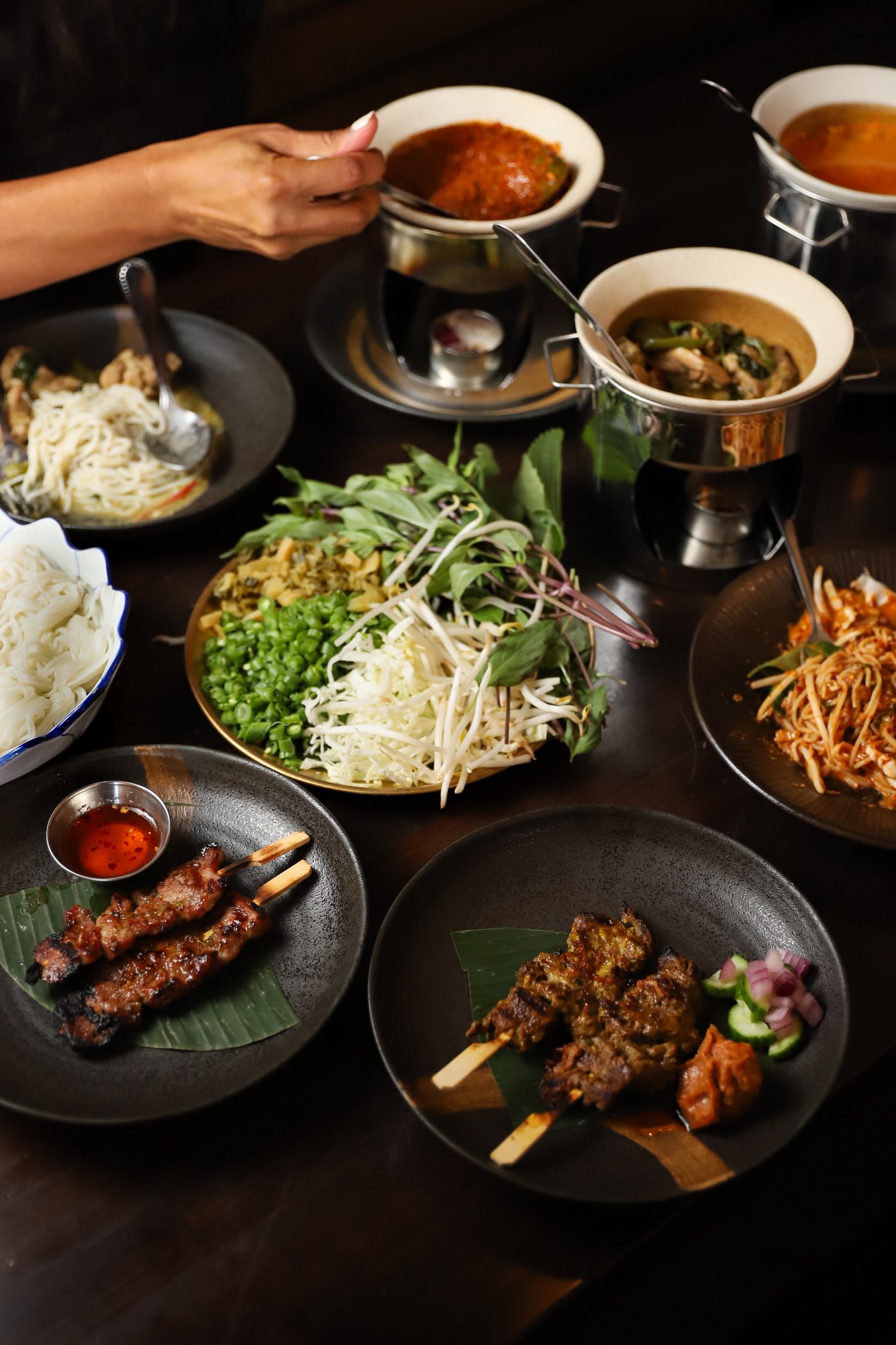 AN image of the food at Chao Krung Thai's Kanom Jeen Curry Night